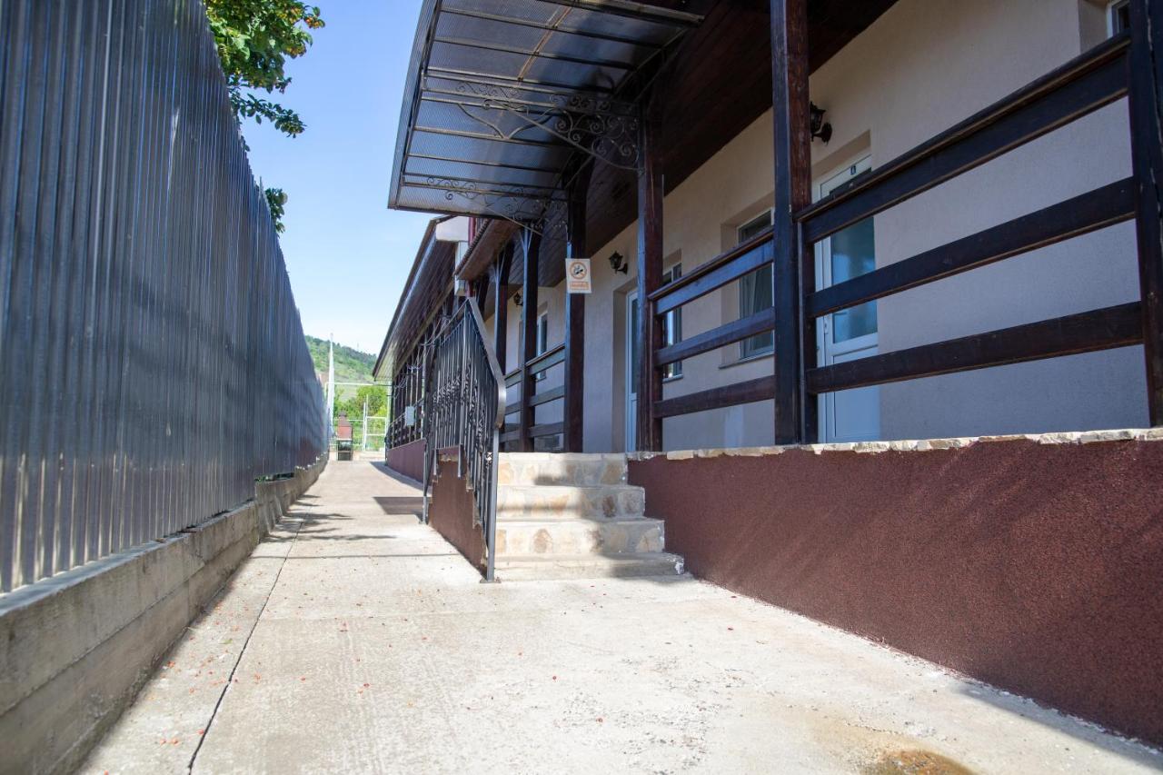 Motel Aris Meridian Piatra Neamţ Eksteriør billede