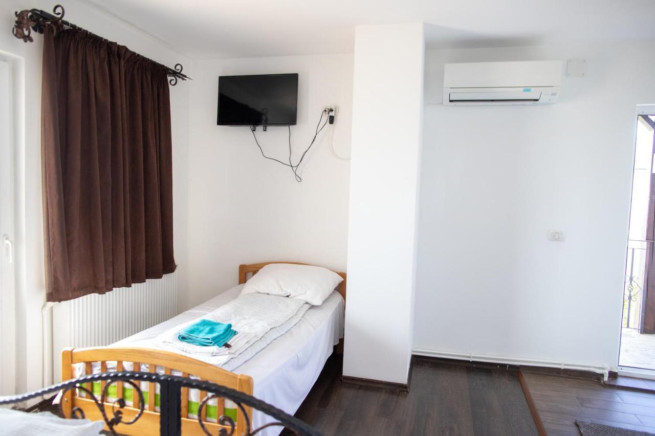 Motel Aris Meridian Piatra Neamţ Eksteriør billede