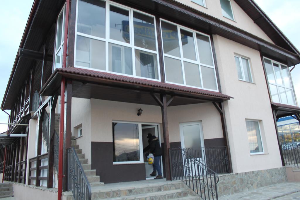 Motel Aris Meridian Piatra Neamţ Eksteriør billede